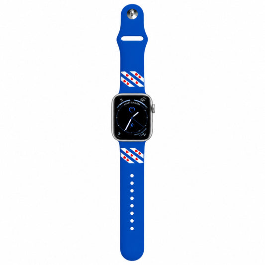 Blauw horlogebandje met Friese vlagdetails, afgebeeld met een smartwatch op een witte achtergrond.