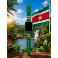 Groen Apple Watch horlogebandje met Surinaamse vlag op tropische Suriname achtergrond - BNationX