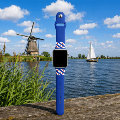 Friesland Apple Watch bandje met Friese vlag en windmolens op de achtergrond.