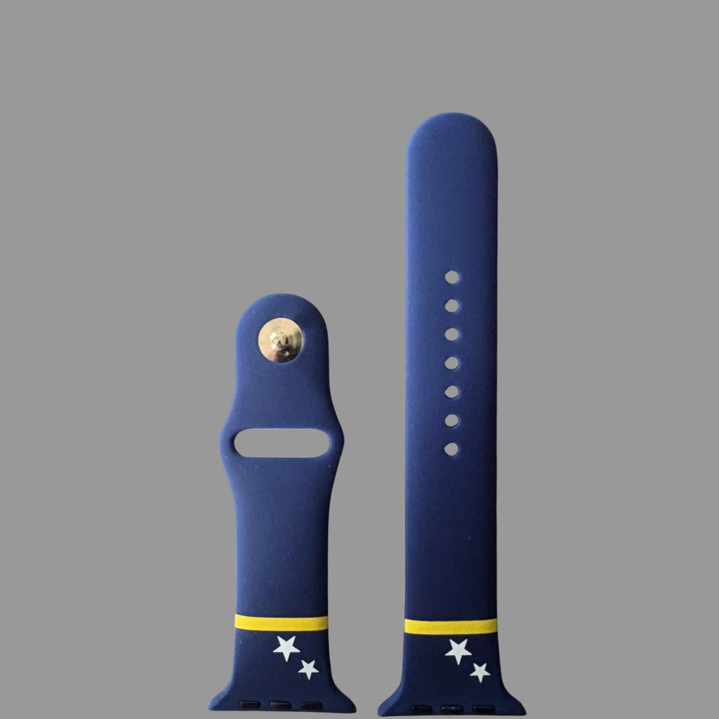 Blauw Curaçao Apple Watch bandje van BNationX met gele streep en witte sterren, geïnspireerd op de Curaçaose vlag. Silicone smartwatch band voor Apple Watch met verstelbare sluiting en eilanddesign.