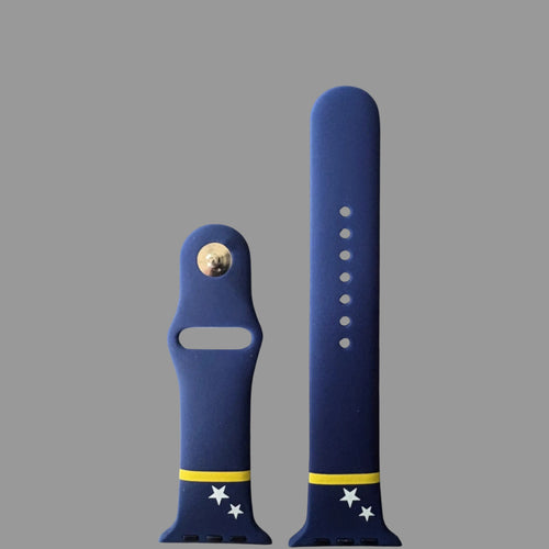 Blauw Curaçao Apple Watch bandje van BNationX met gele streep en witte sterren, geïnspireerd op de Curaçaose vlag. Silicone smartwatch band voor Apple Watch met verstelbare sluiting en eilanddesign.