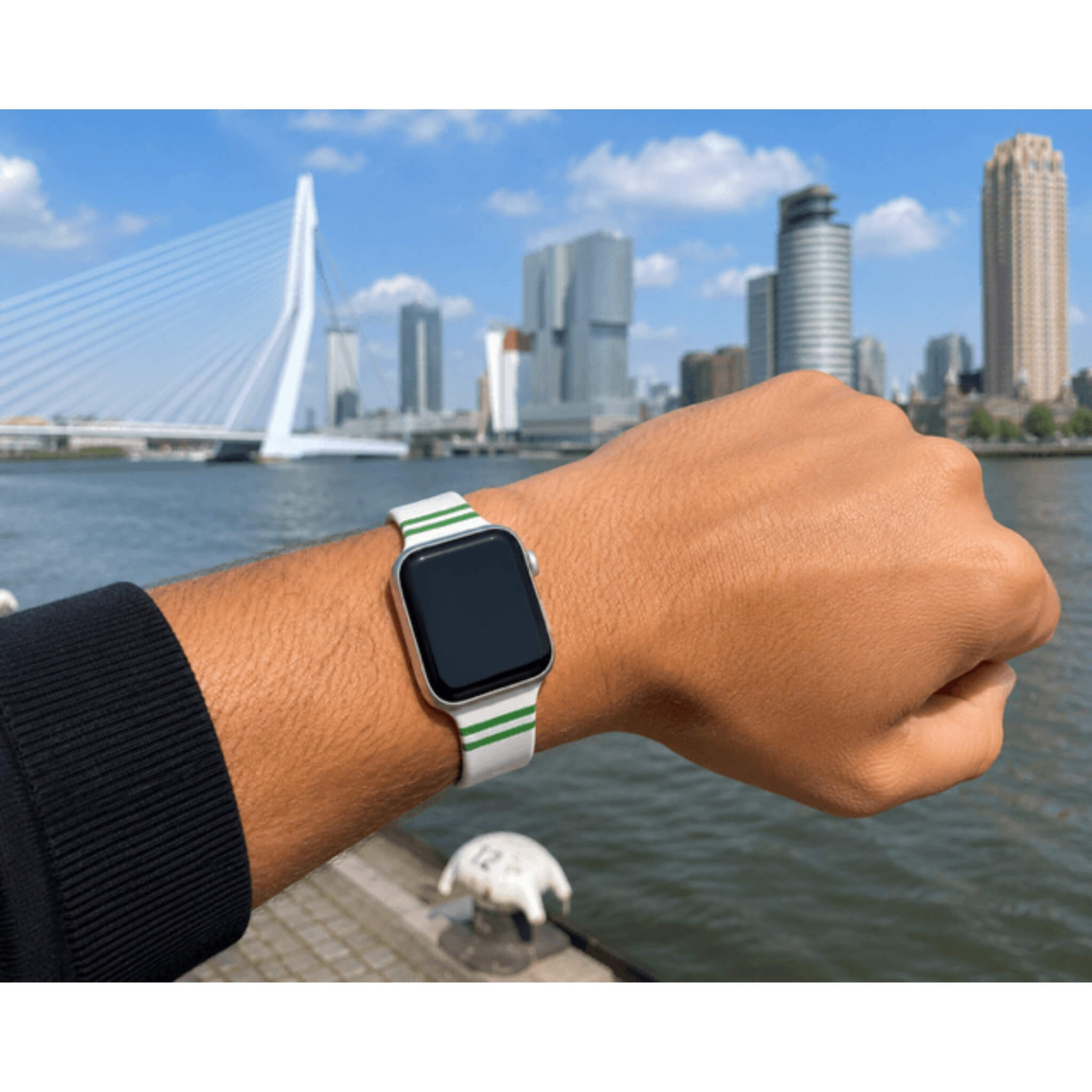 Wit Apple Watch bandje Rotterdam met groene strepen voor fans van Rotterdam.
