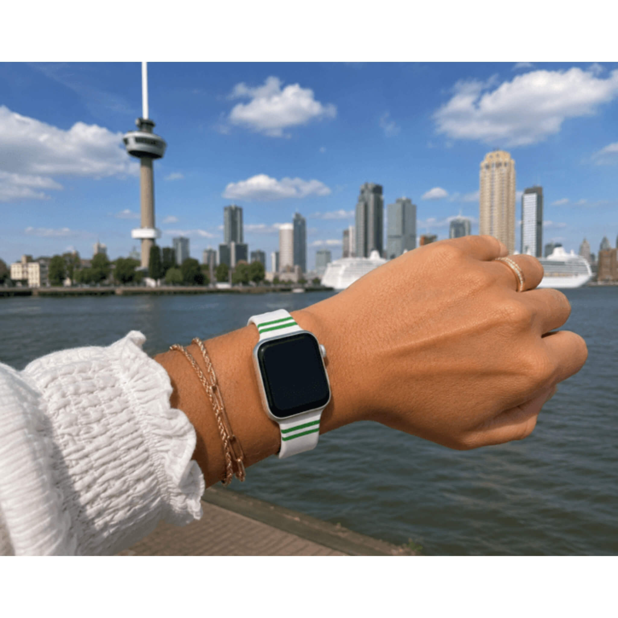 Siliconen Apple Watch bandje Rotterdam met comfortabele pasvorm en Rotterdamse uitstraling.